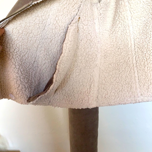 Small suede zip up jacket with fleece inside - Picture 5 of 6